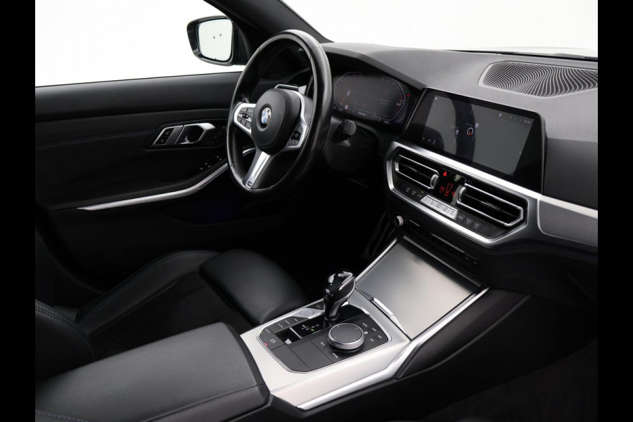 BMW 3 Serie Touring 318i AUT. M-SPORT DRAVITGRAU + SPORTSTOELEN | CAMERA | MEMORY | HIFI | SFEERVERLICHTING | CARPLAY