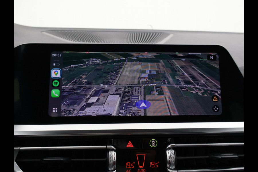 BMW 3 Serie Touring 318i AUT. M-SPORT DRAVITGRAU + SPORTSTOELEN | CAMERA | MEMORY | HIFI | SFEERVERLICHTING | CARPLAY