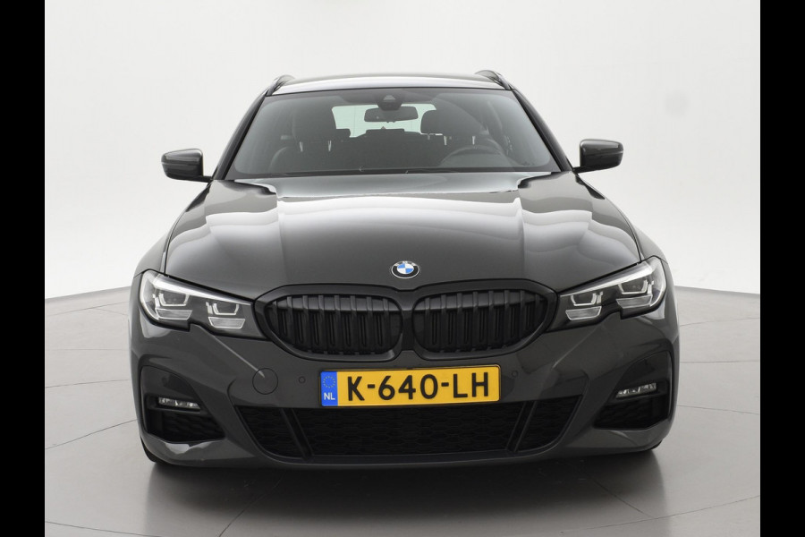 BMW 3 Serie Touring 318i AUT. M-SPORT DRAVITGRAU + SPORTSTOELEN | CAMERA | MEMORY | HIFI | SFEERVERLICHTING | CARPLAY
