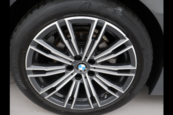 BMW 3 Serie Touring 318i AUT. M-SPORT DRAVITGRAU + SPORTSTOELEN | CAMERA | MEMORY | HIFI | SFEERVERLICHTING | CARPLAY