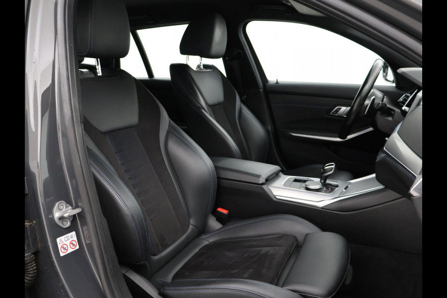 BMW 3 Serie Touring 318i AUT. M-SPORT DRAVITGRAU + SPORTSTOELEN | CAMERA | MEMORY | HIFI | SFEERVERLICHTING | CARPLAY