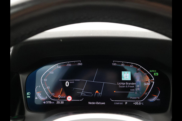 BMW 3 Serie Touring 318i AUT. M-SPORT DRAVITGRAU + SPORTSTOELEN | CAMERA | MEMORY | HIFI | SFEERVERLICHTING | CARPLAY