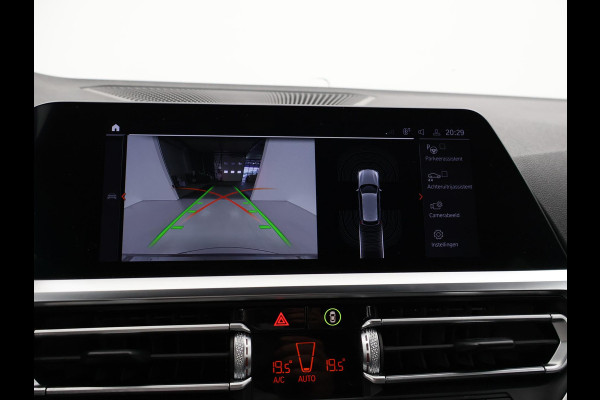 BMW 3 Serie Touring 318i AUT. M-SPORT DRAVITGRAU + SPORTSTOELEN | CAMERA | MEMORY | HIFI | SFEERVERLICHTING | CARPLAY