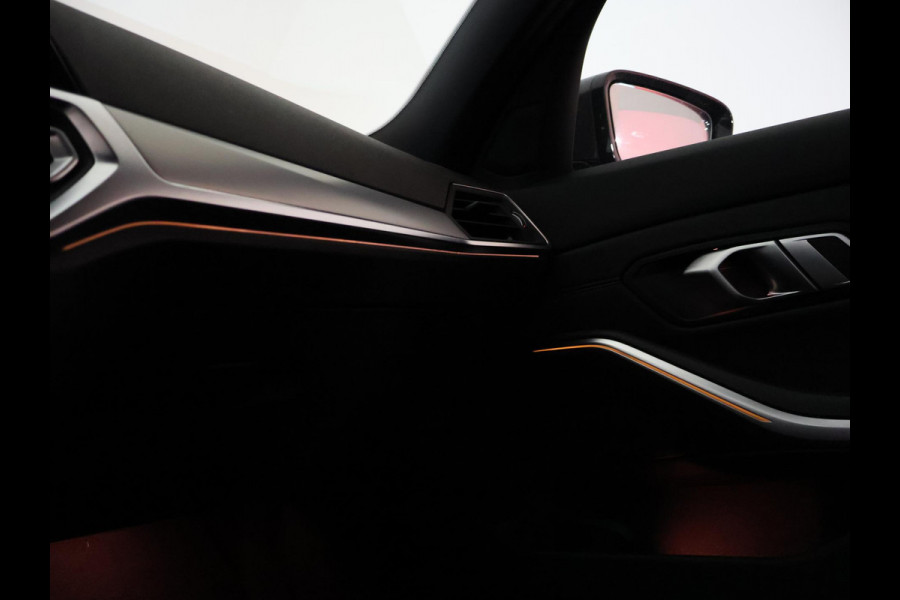 BMW 3 Serie Touring 318i AUT. M-SPORT DRAVITGRAU + SPORTSTOELEN | CAMERA | MEMORY | HIFI | SFEERVERLICHTING | CARPLAY