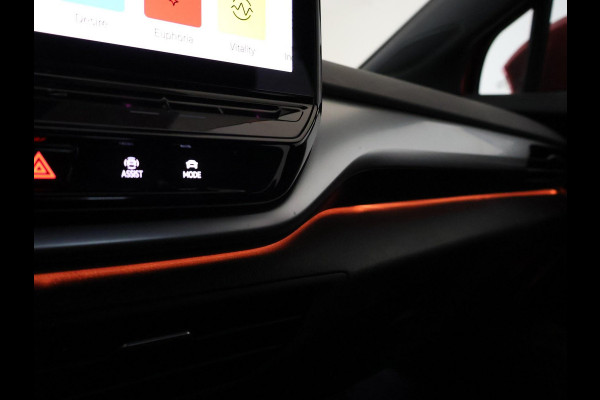 Volkswagen ID.5 PRO 77 kWh *KINGS RED* + STUUR/STOELVERWARMING | SFEERVERLICHTING | ORIG. NL