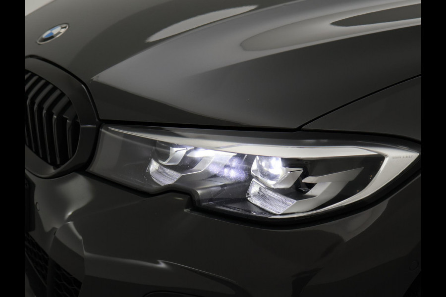 BMW 3 Serie Touring 318i AUT. M-SPORT DRAVITGRAU + SPORTSTOELEN | CAMERA | MEMORY | HIFI | SFEERVERLICHTING | CARPLAY