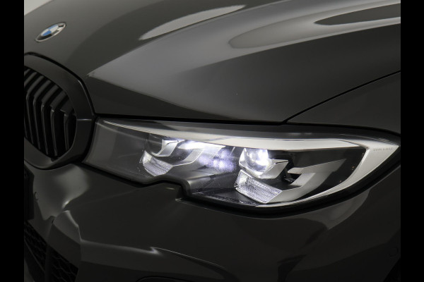 BMW 3 Serie Touring 318i AUT. M-SPORT DRAVITGRAU + SPORTSTOELEN | CAMERA | MEMORY | HIFI | SFEERVERLICHTING | CARPLAY