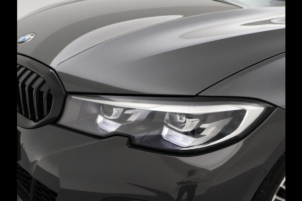 BMW 3 Serie Touring 318i AUT. M-SPORT DRAVITGRAU + SPORTSTOELEN | CAMERA | MEMORY | HIFI | SFEERVERLICHTING | CARPLAY