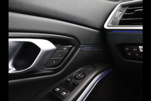 BMW 3 Serie Touring 318i AUT. M-SPORT DRAVITGRAU + SPORTSTOELEN | CAMERA | MEMORY | HIFI | SFEERVERLICHTING | CARPLAY