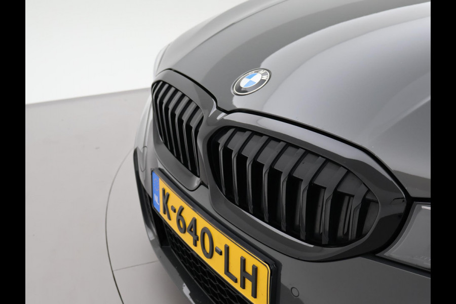 BMW 3 Serie Touring 318i AUT. M-SPORT DRAVITGRAU + SPORTSTOELEN | CAMERA | MEMORY | HIFI | SFEERVERLICHTING | CARPLAY