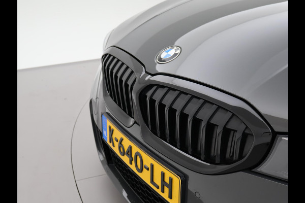 BMW 3 Serie Touring 318i AUT. M-SPORT DRAVITGRAU + SPORTSTOELEN | CAMERA | MEMORY | HIFI | SFEERVERLICHTING | CARPLAY