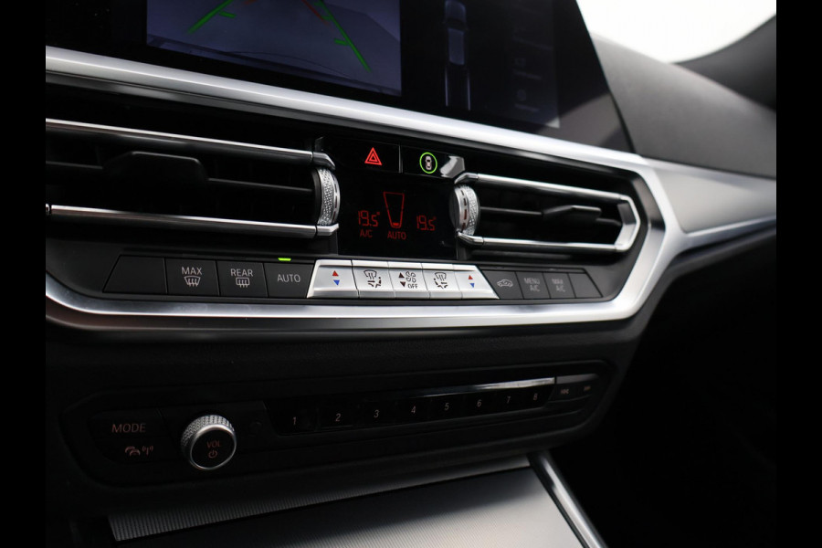 BMW 3 Serie Touring 318i AUT. M-SPORT DRAVITGRAU + SPORTSTOELEN | CAMERA | MEMORY | HIFI | SFEERVERLICHTING | CARPLAY