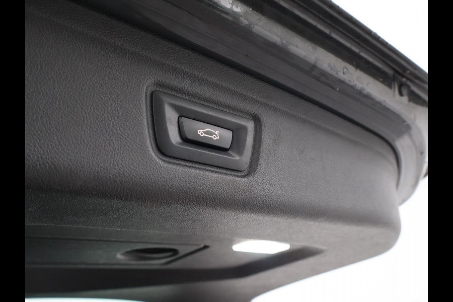 BMW 3 Serie Touring 318i AUT. M-SPORT DRAVITGRAU + SPORTSTOELEN | CAMERA | MEMORY | HIFI | SFEERVERLICHTING | CARPLAY