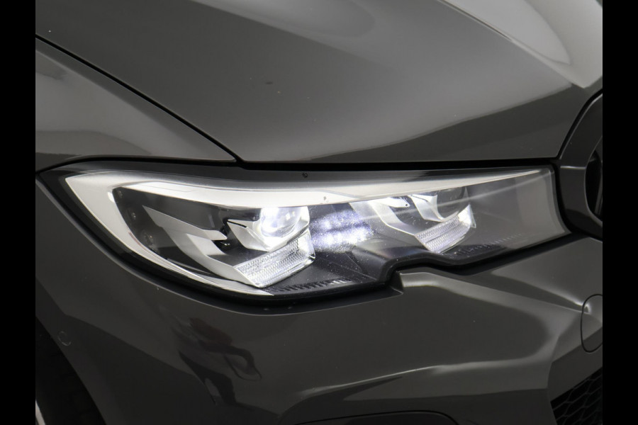 BMW 3 Serie Touring 318i AUT. M-SPORT DRAVITGRAU + SPORTSTOELEN | CAMERA | MEMORY | HIFI | SFEERVERLICHTING | CARPLAY