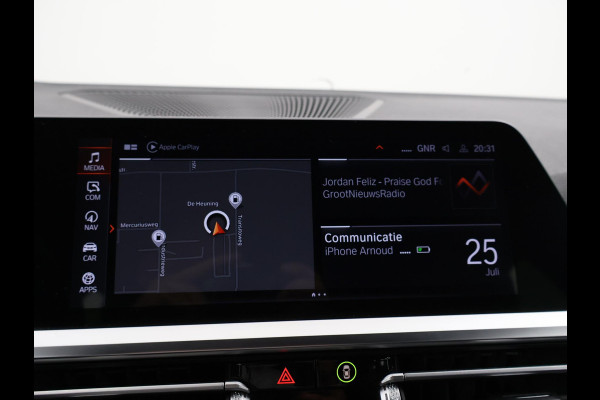 BMW 3 Serie Touring 318i AUT. M-SPORT DRAVITGRAU + SPORTSTOELEN | CAMERA | MEMORY | HIFI | SFEERVERLICHTING | CARPLAY