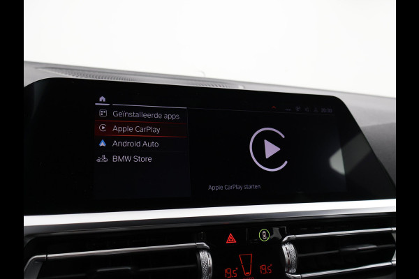 BMW 3 Serie Touring 318i AUT. M-SPORT DRAVITGRAU + SPORTSTOELEN | CAMERA | MEMORY | HIFI | SFEERVERLICHTING | CARPLAY