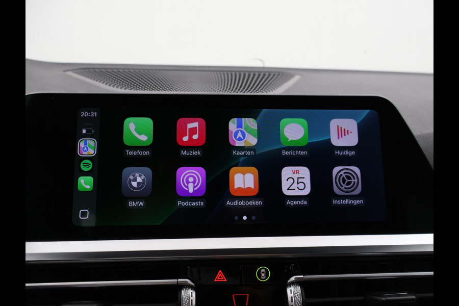 BMW 3 Serie Touring 318i AUT. M-SPORT DRAVITGRAU + SPORTSTOELEN | CAMERA | MEMORY | HIFI | SFEERVERLICHTING | CARPLAY