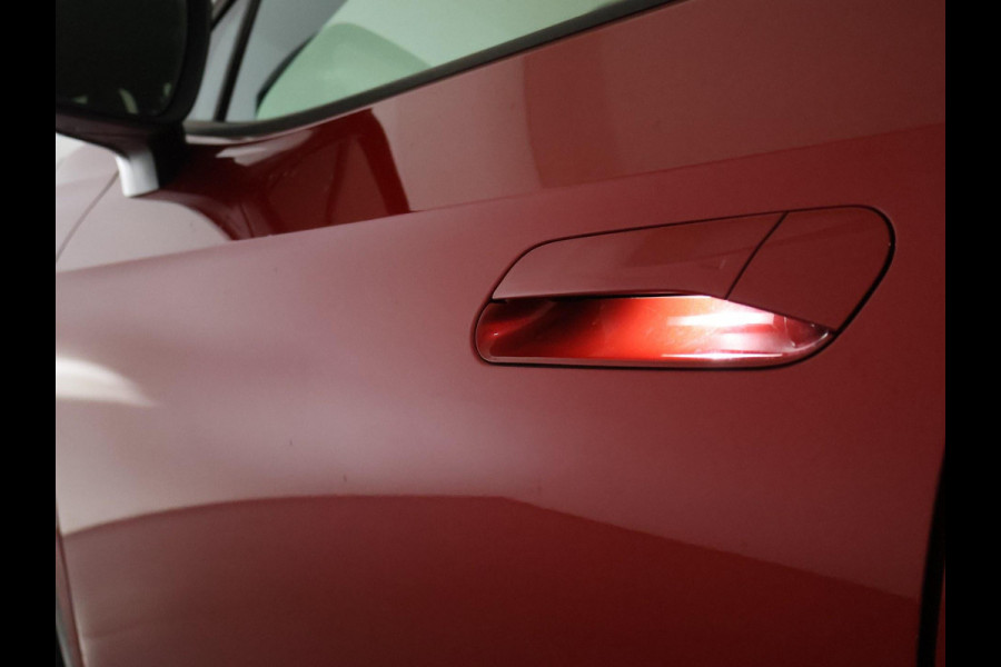 Volkswagen ID.5 PRO 77 kWh *KINGS RED* + STUUR/STOELVERWARMING | SFEERVERLICHTING | ORIG. NL