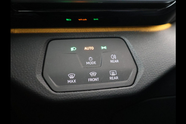 Volkswagen ID.5 PRO 77 kWh *KINGS RED* + STUUR/STOELVERWARMING | SFEERVERLICHTING | ORIG. NL