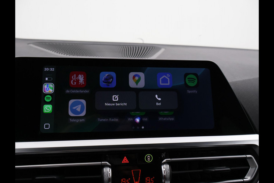 BMW 3 Serie Touring 318i AUT. M-SPORT DRAVITGRAU + SPORTSTOELEN | CAMERA | MEMORY | HIFI | SFEERVERLICHTING | CARPLAY