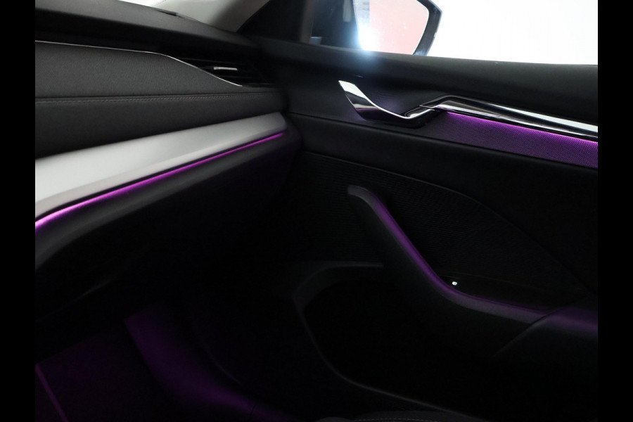 Škoda Octavia Combi 1.5 e-TSI AUT. + 18 INCH | ADAPTIVE CRUISE | LED | VIRTUAL COCKPIT | SFEERVERLICHTING | CAMERA | CARPLAY | STOELVERW.