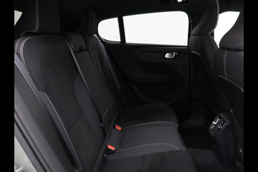 Volvo C40 RECHARGE TWIN ULTIMATE 78 kWh 408 PK SAGE GREEN + ELEK. TREKHAAK | 20 INCH | PANORAMA | PILOT ASSIST | ACC | HK