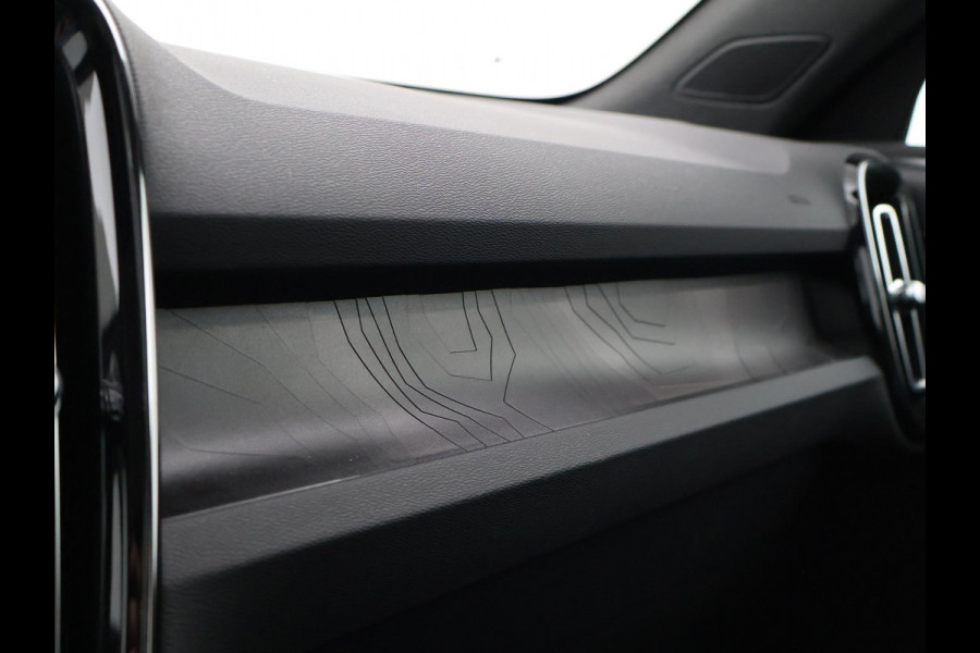 Volvo C40 RECHARGE TWIN ULTIMATE 78 kWh 408 PK SAGE GREEN + ELEK. TREKHAAK | 20 INCH | PANORAMA | PILOT ASSIST | ACC | HK