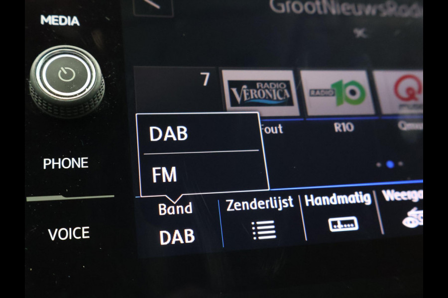 Volkswagen T-Roc 1.5 TSI 150 PK DSG SPORT BTW + TREKHAAK | VIRTUAL COCKPIT | CAMERA | ADAPTIVE CRUISE | CARPLAY