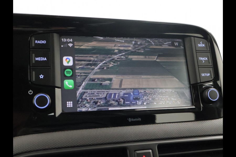 Hyundai i10 1.0 AUTOMAAT COMFORT 5-ZITS + APPLE CARPLAY | DAB+ | CRUISE CONTROL | TWO-TONE WIT/ZWART