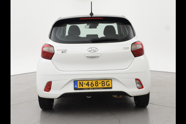 Hyundai i10 1.0 AUTOMAAT COMFORT 5-ZITS + APPLE CARPLAY | DAB+ | CRUISE CONTROL | TWO-TONE WIT/ZWART