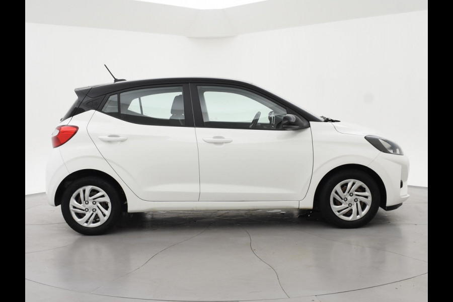Hyundai i10 1.0 AUTOMAAT COMFORT 5-ZITS + APPLE CARPLAY | DAB+ | CRUISE CONTROL | TWO-TONE WIT/ZWART