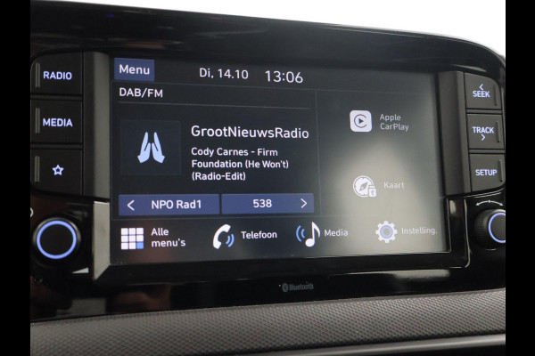 Hyundai i10 1.0 AUTOMAAT COMFORT 5-ZITS + APPLE CARPLAY | DAB+ | CRUISE CONTROL | TWO-TONE WIT/ZWART
