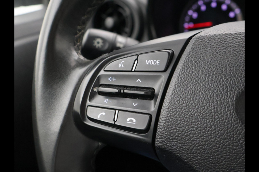 Hyundai i10 1.0 AUTOMAAT COMFORT 5-ZITS + APPLE CARPLAY | DAB+ | CRUISE CONTROL | TWO-TONE WIT/ZWART