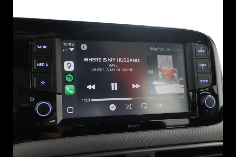 Hyundai i10 1.0 AUTOMAAT COMFORT 5-ZITS + APPLE CARPLAY | DAB+ | CRUISE CONTROL | TWO-TONE WIT/ZWART