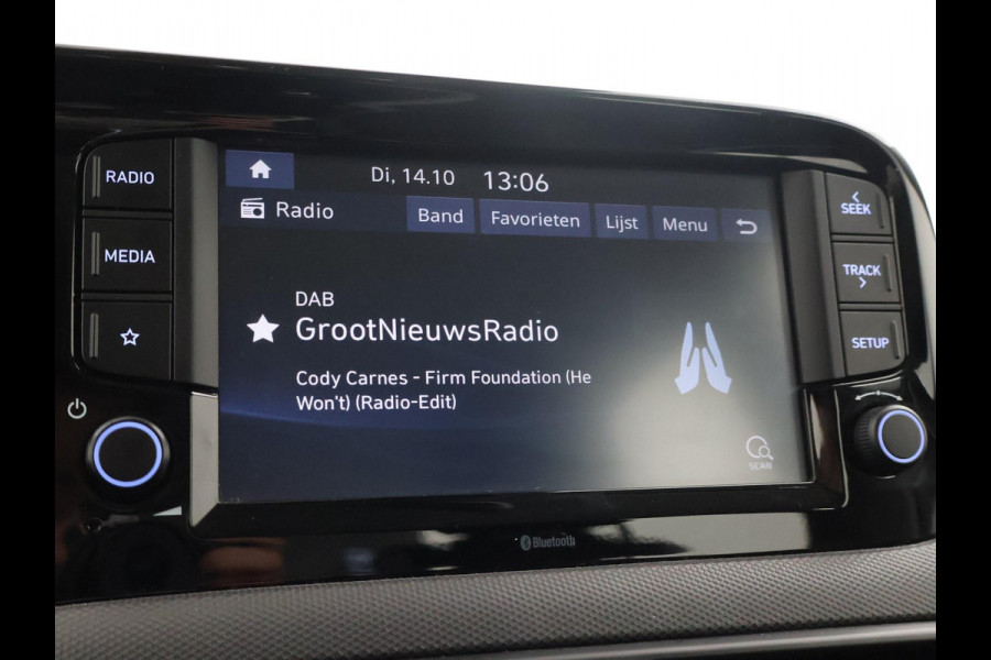 Hyundai i10 1.0 AUTOMAAT COMFORT 5-ZITS + APPLE CARPLAY | DAB+ | CRUISE CONTROL | TWO-TONE WIT/ZWART