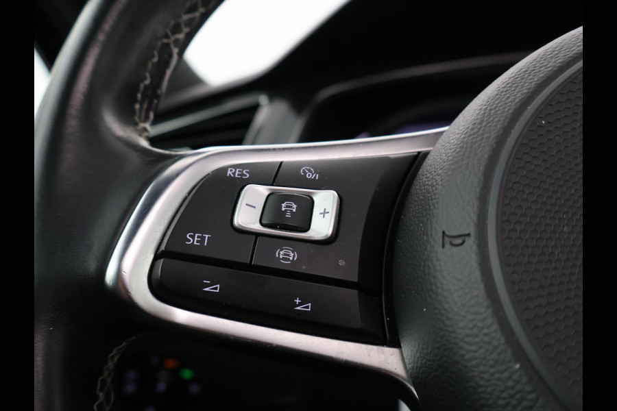 Volkswagen Tiguan Allspace 1.5 TSI R-LINE INTERIEUR + EXTERIEUR | VIRTUAL COCKPIT | TREKHAAK | PANORAMA | ADAPTIVE CRUISE
