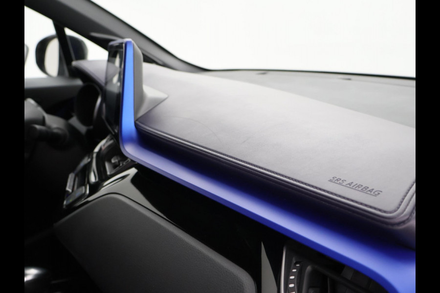 Toyota C-HR 1.8 HYBRID BI-TONE SPORT EXECUTIVE + ADAPTIVE CRUISE / JBL AUDIO / CAMERA / STOELVERWARMING