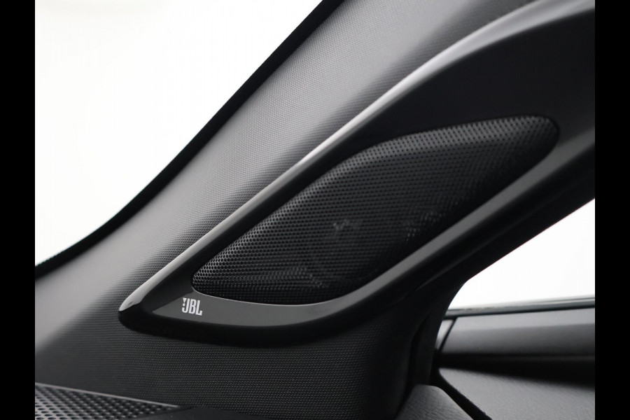 Toyota C-HR 1.8 HYBRID BI-TONE SPORT EXECUTIVE + ADAPTIVE CRUISE / JBL AUDIO / CAMERA / STOELVERWARMING