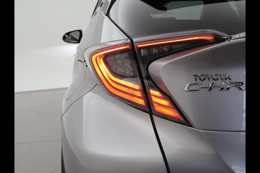 Toyota C-HR 1.8 HYBRID BI-TONE SPORT EXECUTIVE + ADAPTIVE CRUISE / JBL AUDIO / CAMERA / STOELVERWARMING