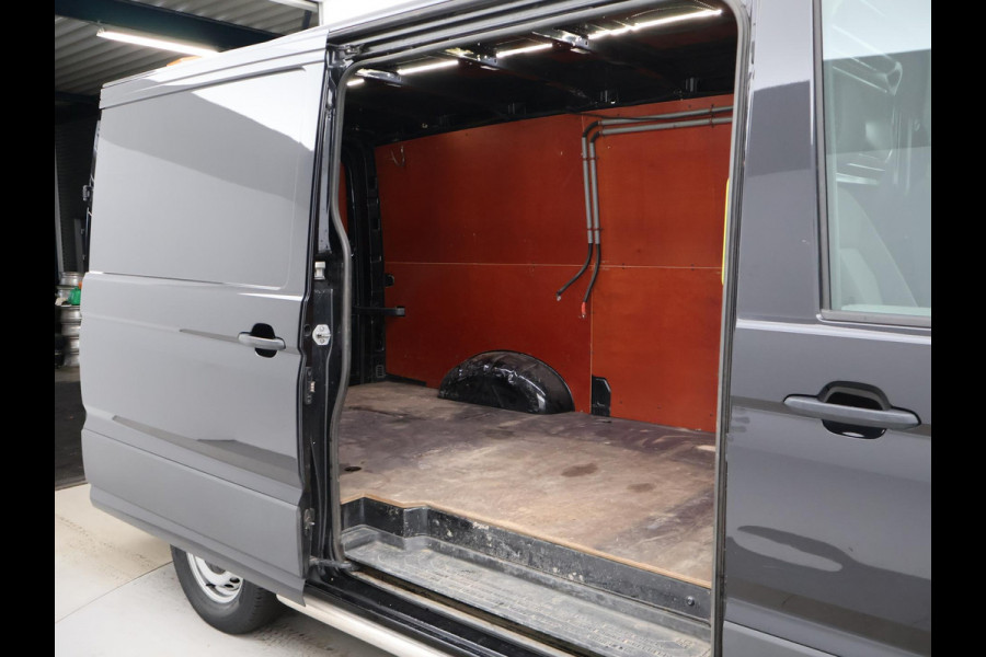 Volkswagen Crafter 35 2.0 TDI 140 PK 4MOTION 4X4 L3H2 + TREKHAAK 3000 KG / DEALER ONDERHOUDEN
