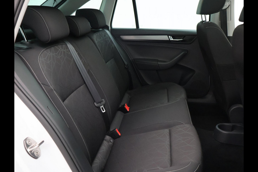 Škoda Rapid Spaceback 1.0 TSI DSG AUT CLEVER WIT PARELMOER + PANORAMADAK | STOELVERWARMING | DAB | NAVIGATIE