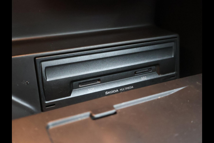 Škoda Rapid Spaceback 1.0 TSI DSG AUT CLEVER WIT PARELMOER + PANORAMADAK | STOELVERWARMING | DAB | NAVIGATIE