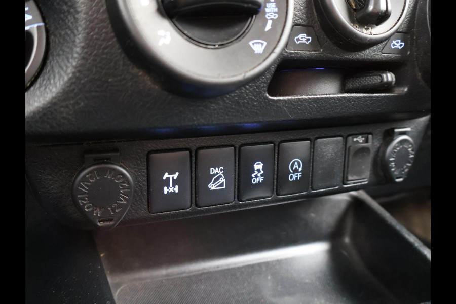 Toyota Hilux 2.4 D-4D-F 150 PK 4X4 XTRA CAB PROFESSIONAL EURO 6 + LEDER | AIRCO | CRUISE | TREKHAAK