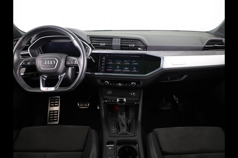 Audi Q3 45 TFSI e S edition 245pk | Panoramadak | Trekhaak wegklapbaar | Stoelverwarming | 20 inch Lichtmetalen velgen