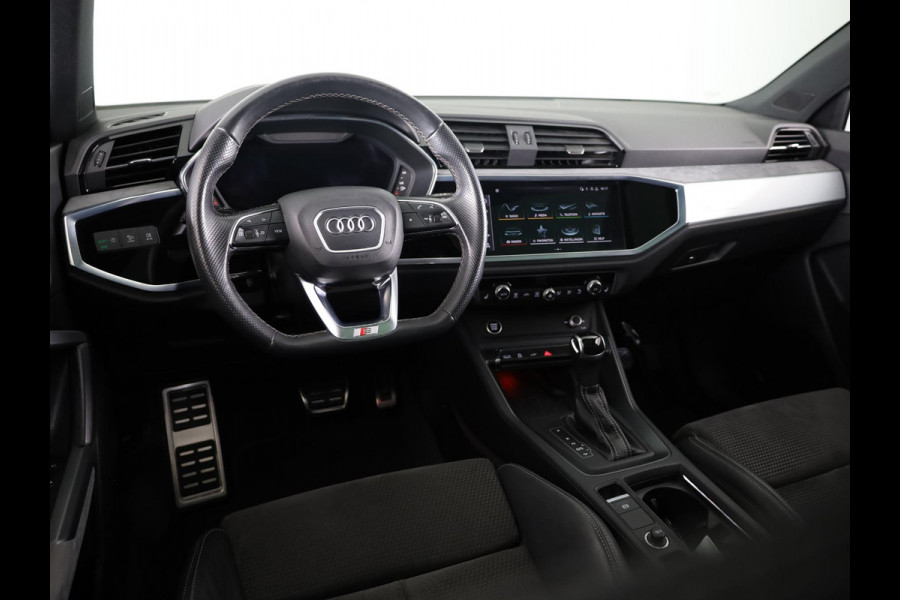 Audi Q3 45 TFSI e S edition 245pk | Panoramadak | Trekhaak wegklapbaar | Stoelverwarming | 20 inch Lichtmetalen velgen