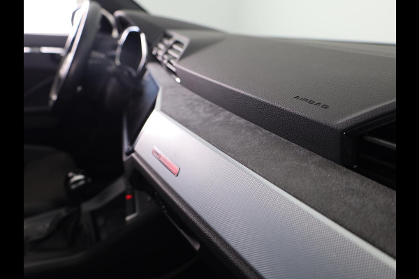 Audi Q3 45 TFSI e S edition 245pk | Panoramadak | Trekhaak wegklapbaar | Stoelverwarming | 20 inch Lichtmetalen velgen