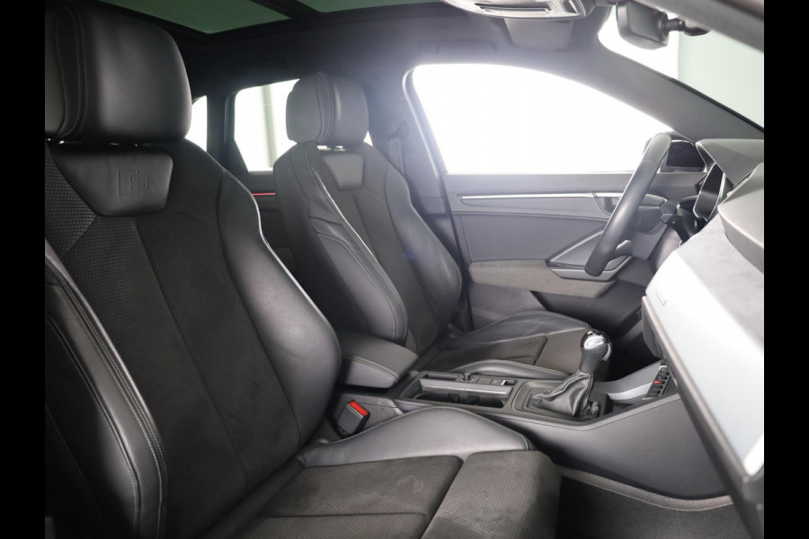 Audi Q3 45 TFSI e S edition 245pk | Panoramadak | Trekhaak wegklapbaar | Stoelverwarming | 20 inch Lichtmetalen velgen