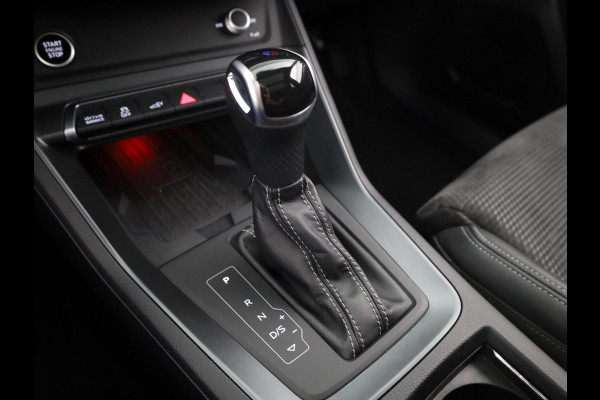 Audi Q3 45 TFSI e S edition 245pk | Panoramadak | Trekhaak wegklapbaar | Stoelverwarming | 20 inch Lichtmetalen velgen