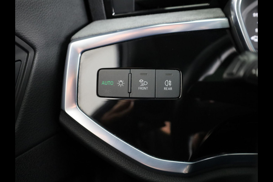 Audi Q3 45 TFSI e S edition 245pk | Panoramadak | Trekhaak wegklapbaar | Stoelverwarming | 20 inch Lichtmetalen velgen