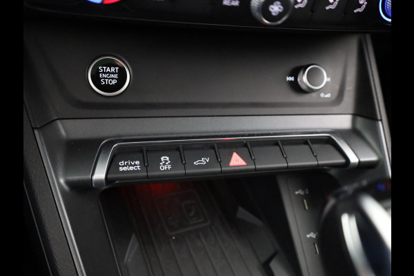 Audi Q3 45 TFSI e S edition 245pk | Panoramadak | Trekhaak wegklapbaar | Stoelverwarming | 20 inch Lichtmetalen velgen
